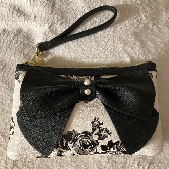 SOLD - Betsey Johnson White & Black Floral Crossbody Bag - Picture 2 of 5